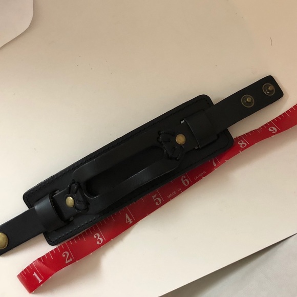 Price firm 🚨 Black leather cuff bracelet - Picture 3 of 3